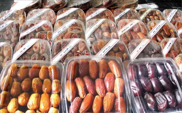 قیمت انواع خرما در بازار ، 600 گرم پیارم 190 هزار تومان قیمت انواع خرما در بازار ، 600 گرم پیارم 190 هزار تومان