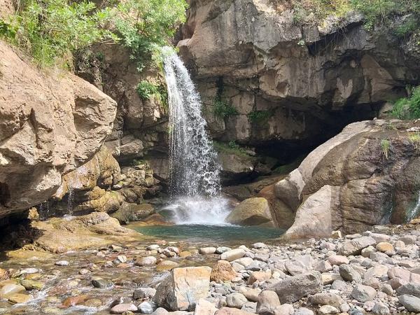 آبشار هشترخان، جاذبه ای از طبیعت زیبای زنجان