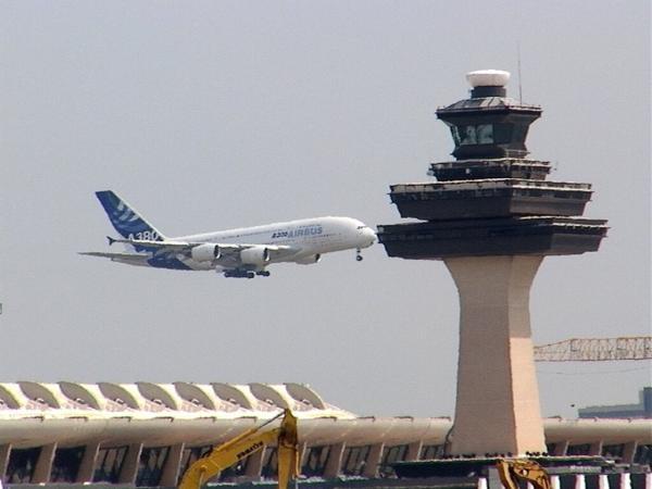 اطلاعیه فرودگاه مهرآباد درباره آخرین شرایط پروازها ، مسافران قبل از حرکت با این شماره ها تماس بگیرند