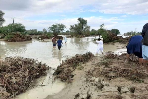 سیلاب 4 محور اصلی و روستایی در جنوب سیستان و بلوچستان را مسدود کرد